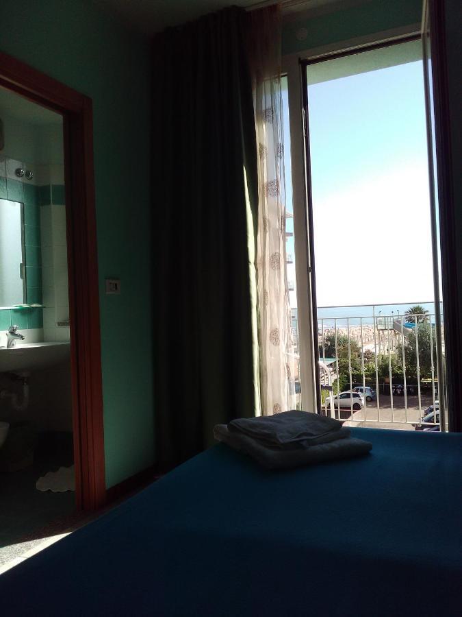 Hotel Blue Moon Rimini Exterior foto