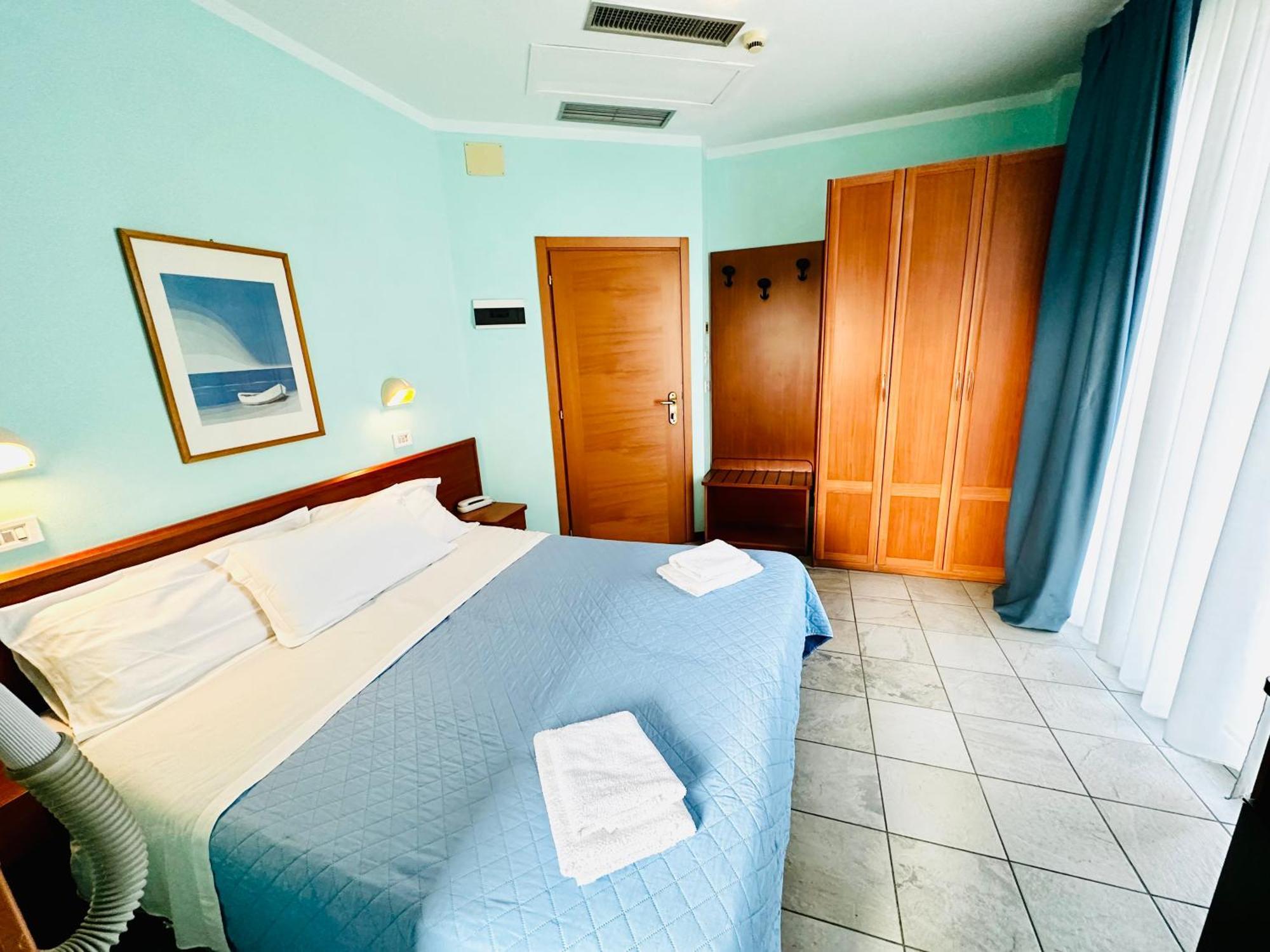 Hotel Blue Moon Rimini Exterior foto