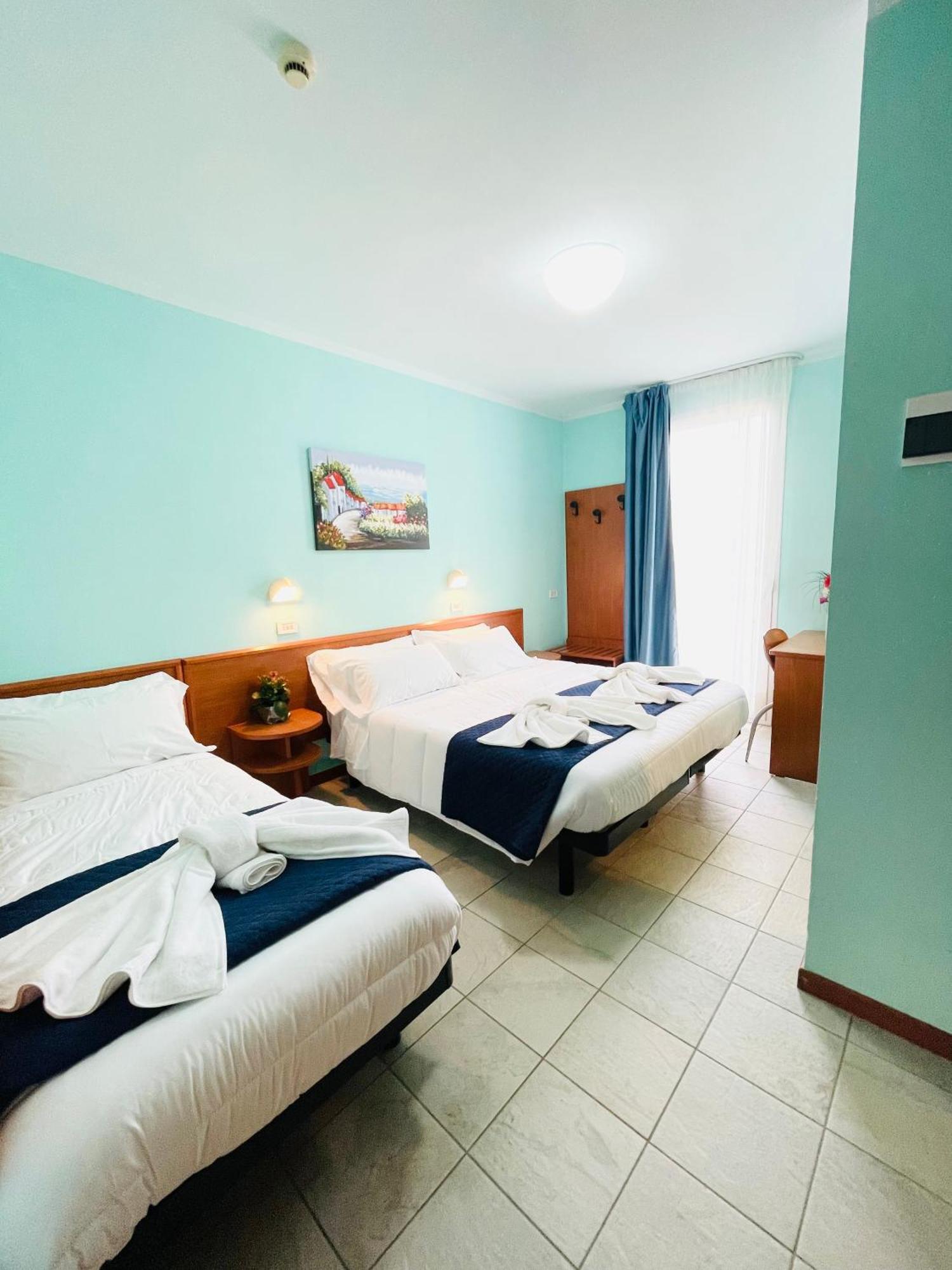 Hotel Blue Moon Rimini Exterior foto