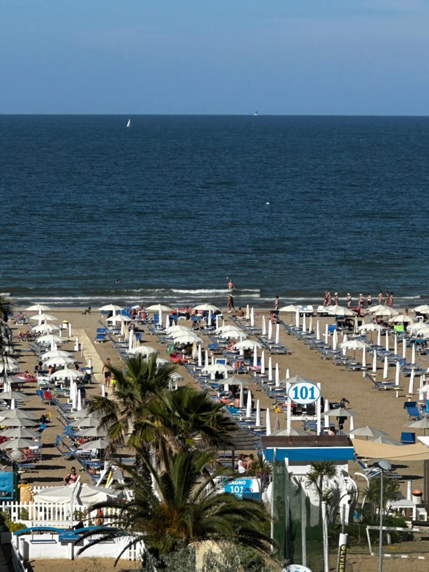 Hotel Blue Moon Rimini Exterior foto