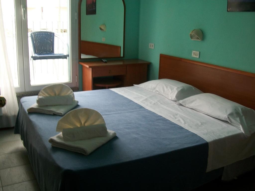 Hotel Blue Moon Rimini Exterior foto