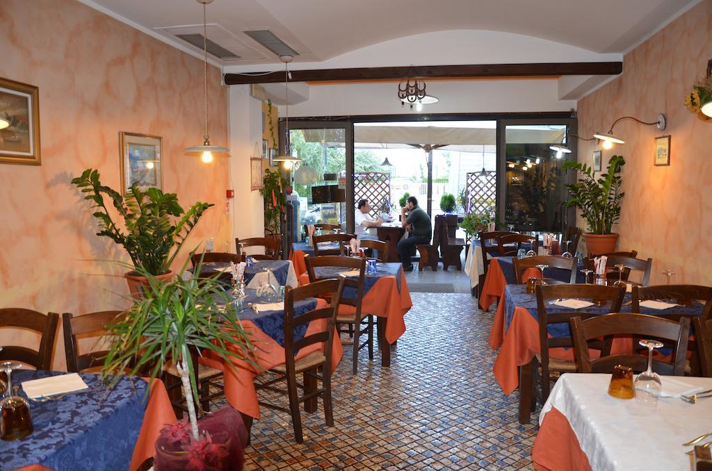 Hotel Blue Moon Rimini Exterior foto